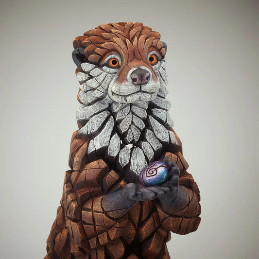 Edge Sculpture Pebbles the Otter holding a pebble. Available from The Acorn Gallery, Pocklington