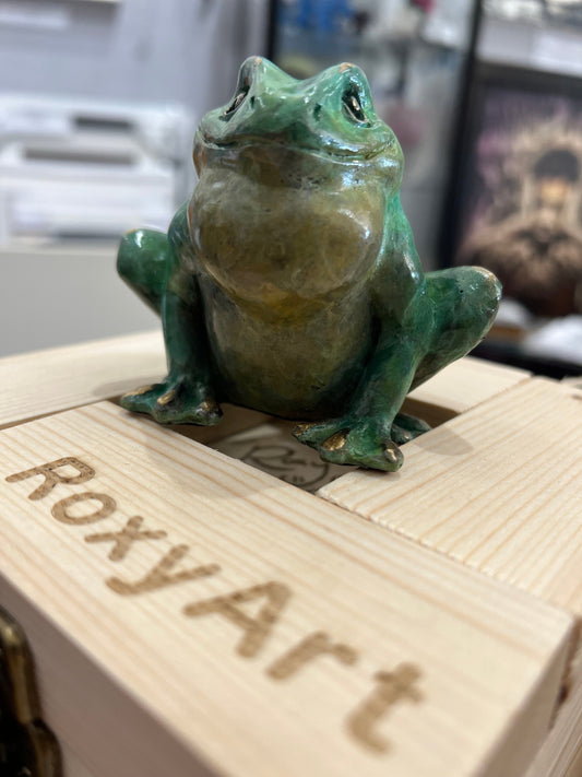 Limited edition bronze frog sculpture by Roxy Winterburn, hand-signed and 3-inch size